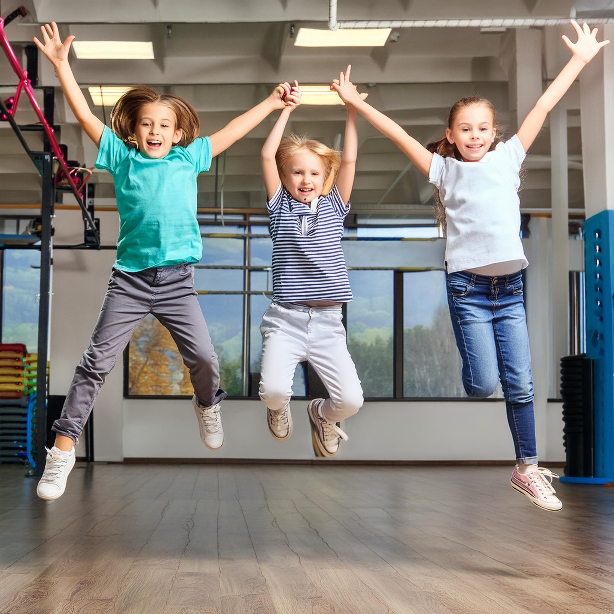 firefly-jumping-kids-in-einer-turnhalle-43847.jpg